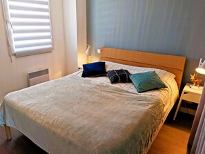 2 bedrooms, iron/ironing board, free WiFi, bed sheets