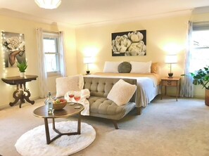 Departamento Deluxe, cocineta | Tabla de planchar con plancha y wifi gratis 