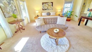 Deluxe appartement, kitchenette | Een strijkplank/strijkijzer, gratis wifi