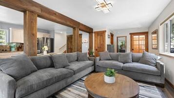 House, Multiple Beds (Beaver’s Abode) | Living room