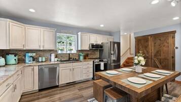 Nhà, nhiều giường (Beaver’s Abode) | Bếp riêng