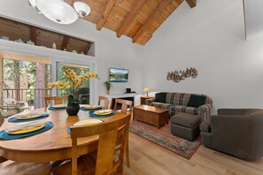 Casa, varias camas (Lake Escape) | Área de sala de estar