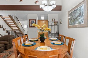 Dining - Lake Escape (Carnelian Bay)