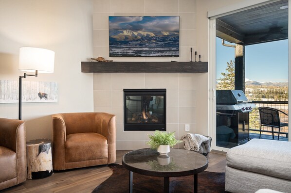 Smart TV, fireplace, music library, video library - River Run Chalet 95 I Great Views I Private Hot Tub I Bunk Room I Discounted Attractions (Fraser)