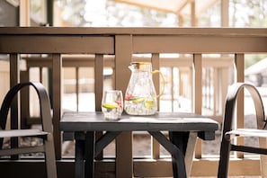 Outdoor dining - Bearfoot Bungalow (Tahoe Vista)