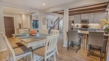 Maison, plusieurs lits (Natures Suites) | Restauration