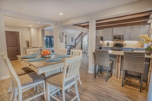 Ev, Birden Çok Yatak (Natures Suites) | Yemek sevisi