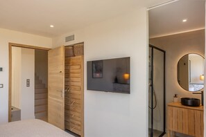 4 habitaciones, tabla de planchar con plancha, wifi y ropa de cama 