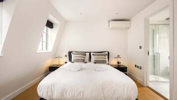 3 bedrooms, desk, iron/ironing board, travel cot