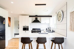 Fridge, microwave, oven, stovetop - Bellarine Retreat - Pet friendly (Portarlington)