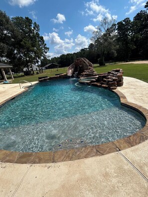 Et oppvarmet basseng