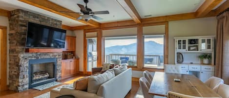 Smart TV, fireplace
