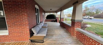 Charming 3-bedroom house in the heart of town right off I-70 