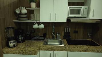 Microwave, coffee/tea maker, toaster, blender