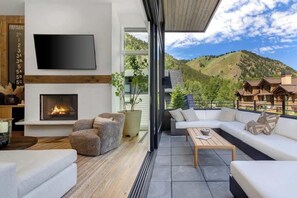 TV, fireplace, offices - Abode at River Run, mountain modern, Ketchum (Ketchum)