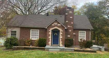 House, Near Downtown with Fenced Back Yard!!!!