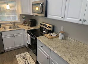 Private kitchen - House, Near Downtown with Fenced Back Yard!!!! (Knoxville)
