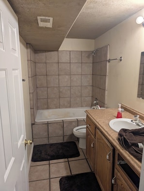 Boblebad, hårføner, bidé og håndklær