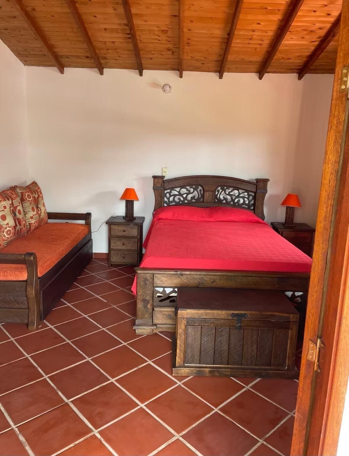 3 bedrooms, in-room safe, desk, WiFi