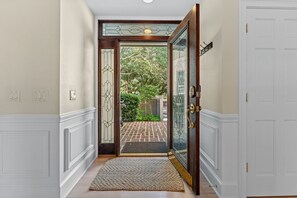 Interior - Serene, Pet Friendly Sea Pines Villa Near Beach with Pool Access (Hilton Head Island)