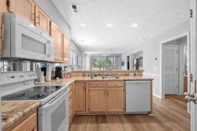 Year Round Pool - King - Pickleball - Ground floor