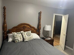 2 bedrooms, desk, iron/ironing board, WiFi