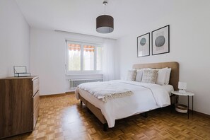 1 habitación, tabla de planchar con plancha, wifi y ropa de cama 