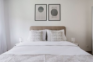 1 bedroom, iron/ironing board, WiFi, bed sheets - Blueground | Au, w/d, 3 min to market by bus (Zurich)