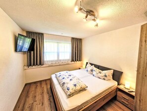 2 bedrooms, free WiFi - Beautiful apartment for 5 people with WIFI, TV and terrace (Wenns)