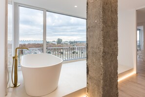 Interior - Luxury apartment for 6 with private parking (Sevilla)