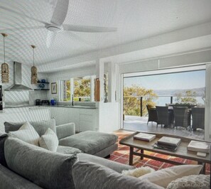 Smart TV - Heavenly Avalon Sunseeker (Avalon Beach)