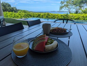 Outdoor dining - A place to relax and connect with nature (Playa iguanita)