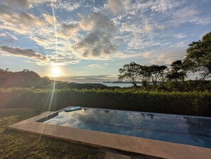Utendørsbasseng