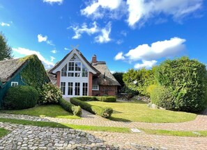 Exterior - 1100 - Anno 1840 - Anno 1840 - Living under thatch with sauna (Grube)