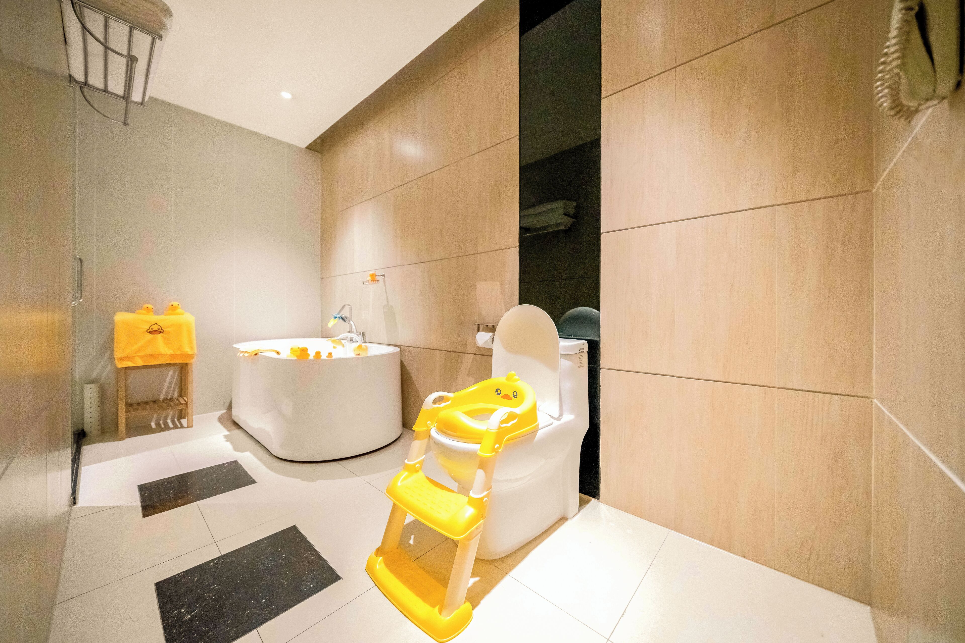 Executive Quadruple Room | Private spa tub