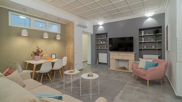 TV connectée de 42 pouces avec chaßnes par cùble, Netflix