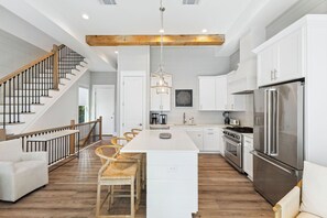 Fridge, microwave, oven, stovetop - Heavenly Daze by Stay on 30a (Seagrove Beach)