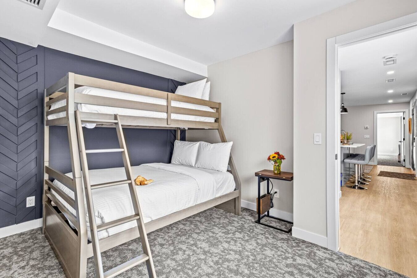 2 slaapkamers, een strijkplank/strijkijzer, gratis wifi, beddengoed