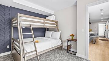 2 slaapkamers, een strijkplank/strijkijzer, gratis wifi, beddengoed