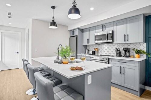 Charming 2BR Haven in Canmore Near DT and Banff