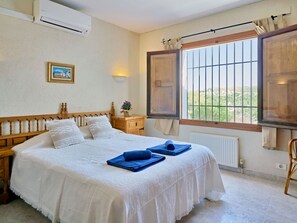 4 sovrum, skrivbord och internet