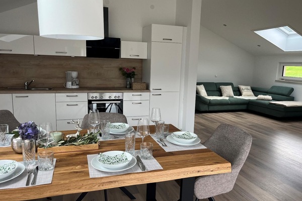 Ferienwohnung am Schloss-Küche und Wohnzimmer