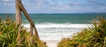 Coastal Bungalow – modern beach house and cabin