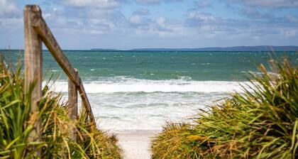 Coastal Bungalow – modern beach house and cabin