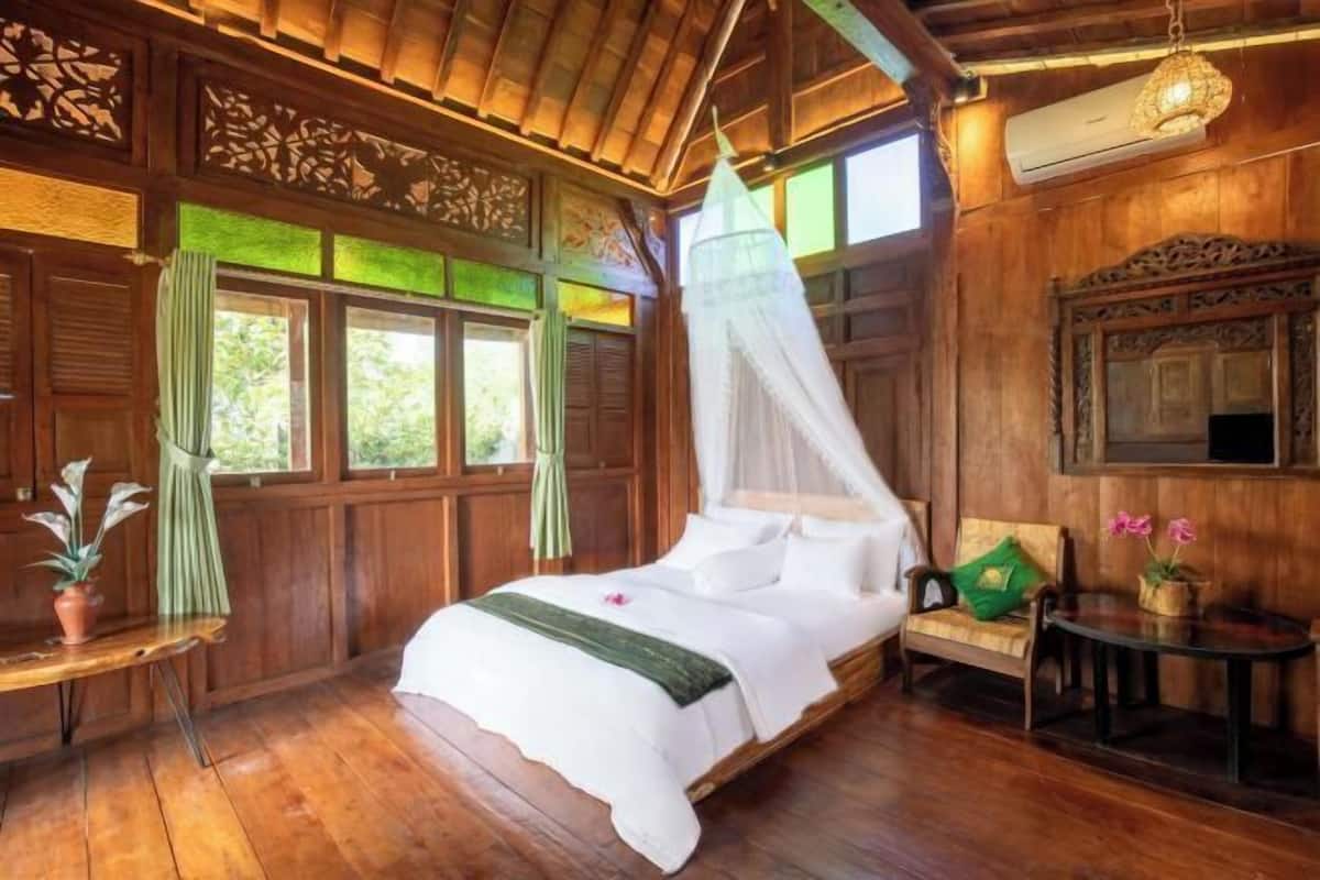 1 bedroom, bed sheets
