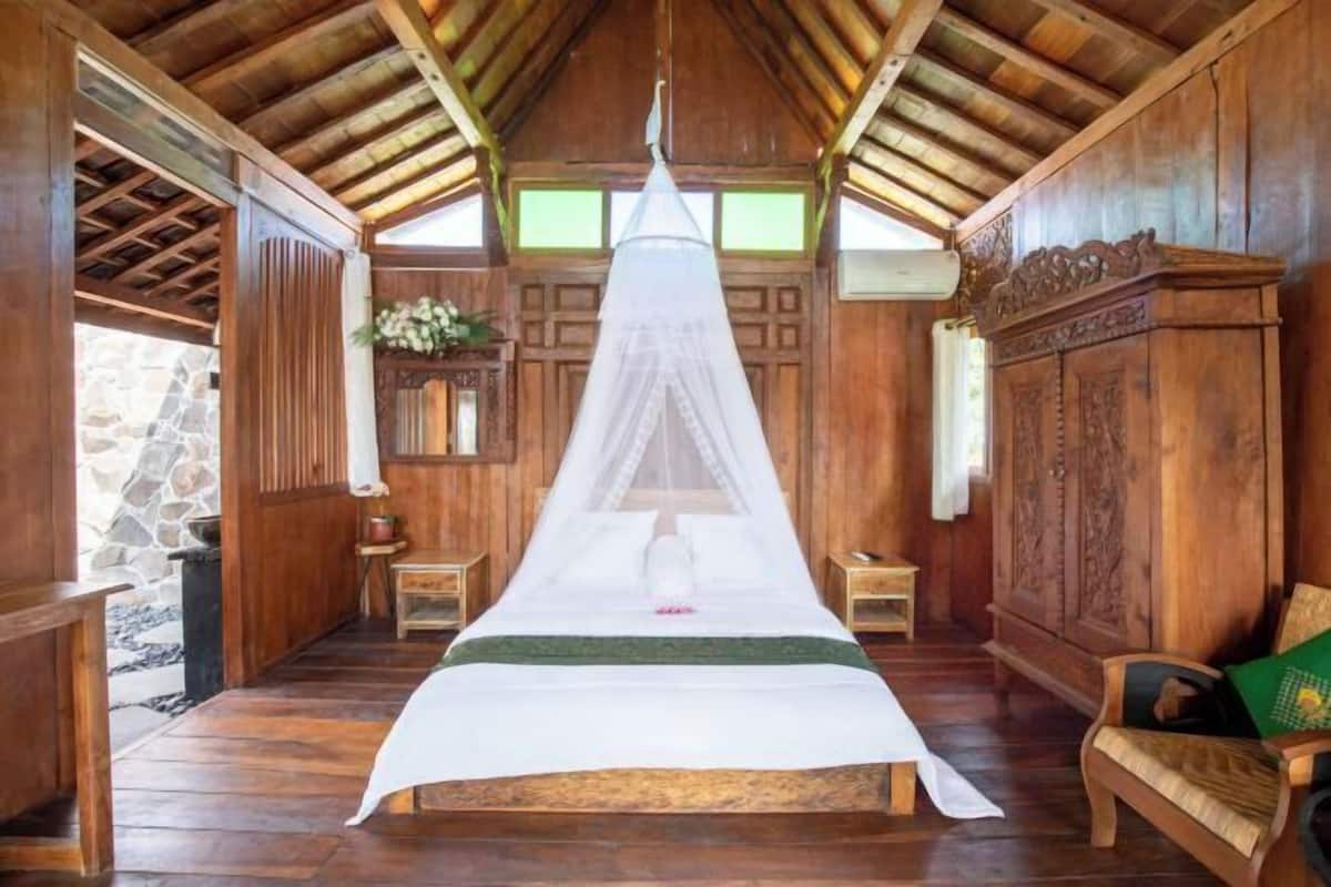 1 bedroom, bed sheets