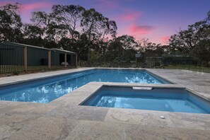 A heated pool - Homestead Pool House, Spa, Basketball, Heated Pool (Wallington)