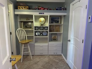 Interior - 15-20 Mins to NYC! Parkview Corporate 5-bedroom duplex apartment with AC & WiFi  (UnionCity)