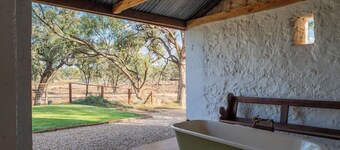 Private Murray River Retreat with Outdoor Bath & Fire Pit | Parcoola