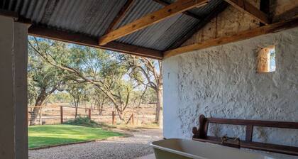 Private Murray River Retreat with Outdoor Bath & Fire Pit | Parcoola